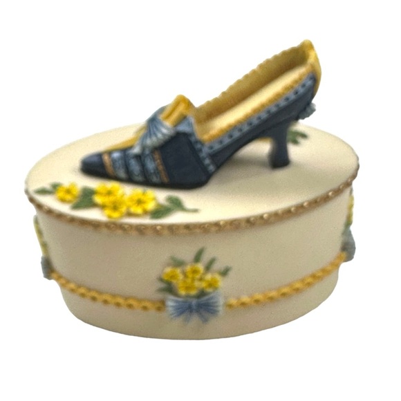 Willow Hall Colette Cream & Blue Victorian Shoe Yellow Flowers Trinket Box 3.5” - Picture 4 of 12